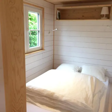 La Roulotte Du Domaine Du Bois De Graux Landhaus *